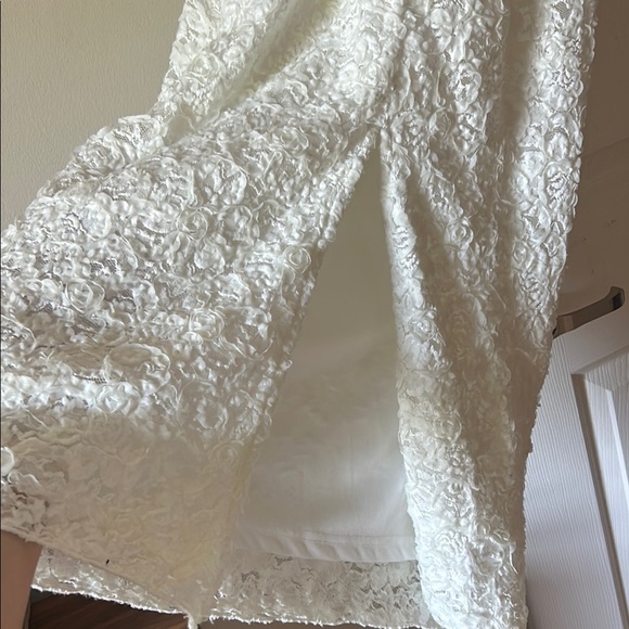 Elegant White Lace Dress - Picture 5 of 5